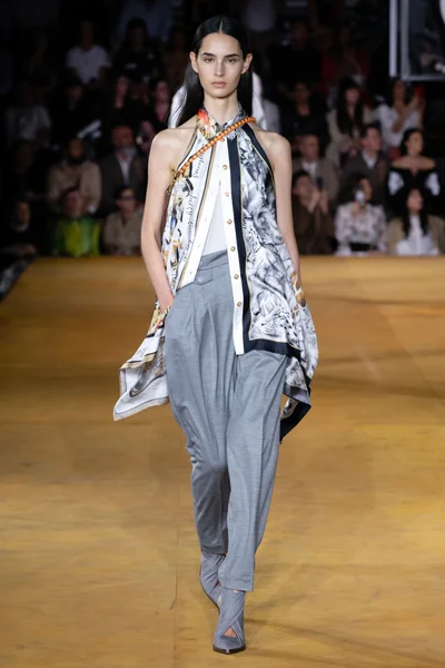 Look 12